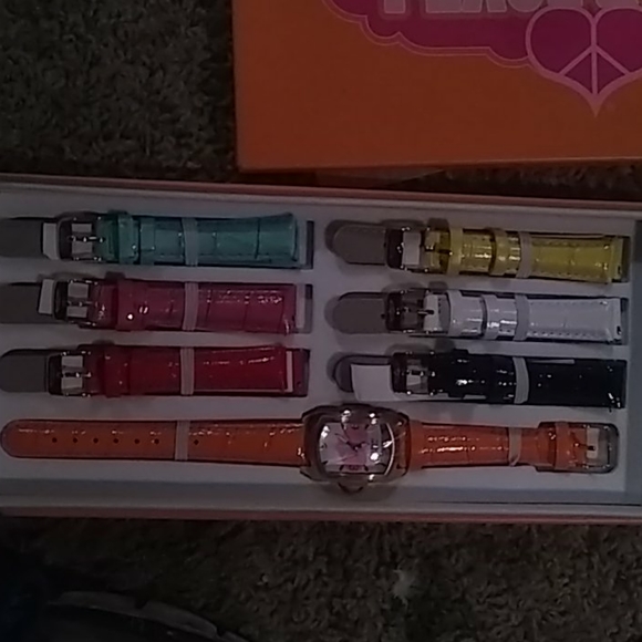 Invicta woman's Peace and Love watch - Picture 1 of 3